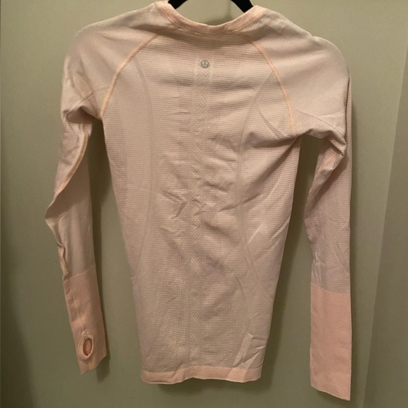 Vintage lululemon baby pink top. Size 4. - Picture 2 of 5